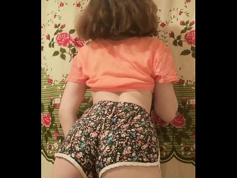 ❤️ دختر جوان سکسی که شورتش را جلوی دوربین در می آورد ❤️ فوق پورن در ما ❌️❤
